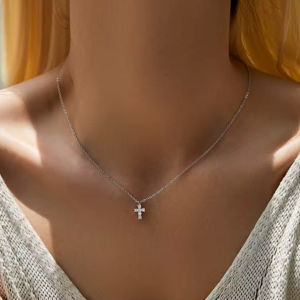 Moissanite cross in 925 Sterling Silver