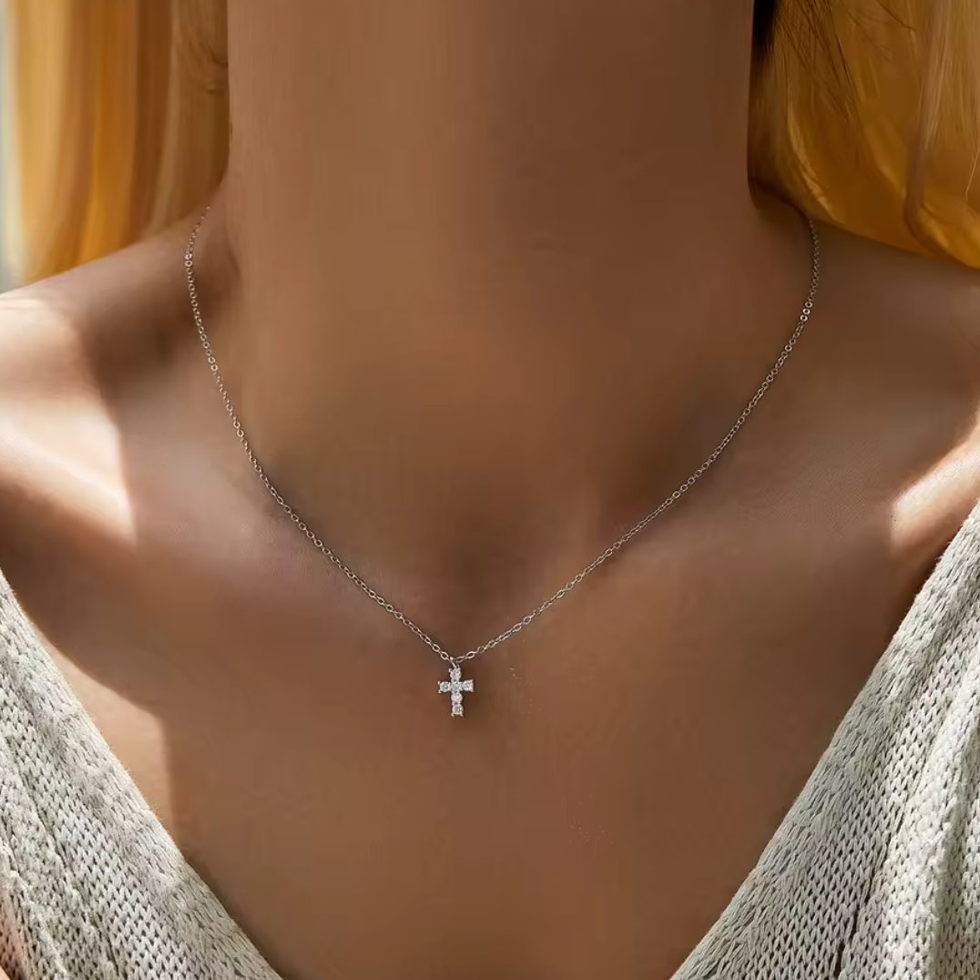 Moissanite cross in 925 Sterling Silver