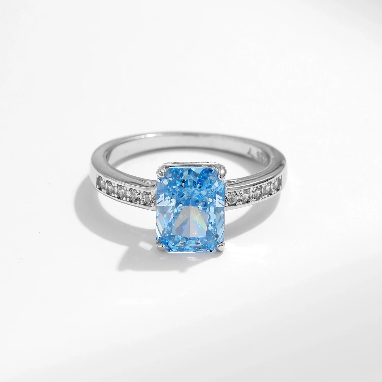 Luxury High Quality Rectangle Crushed Ice Cut Zirconia Ring.