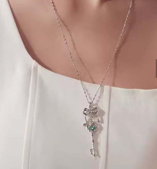 hug Necklace