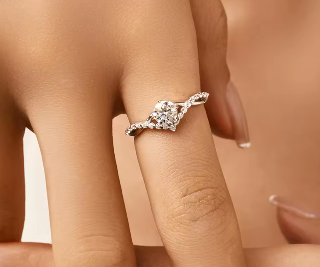 Round Ring in S925 Sterling Silver